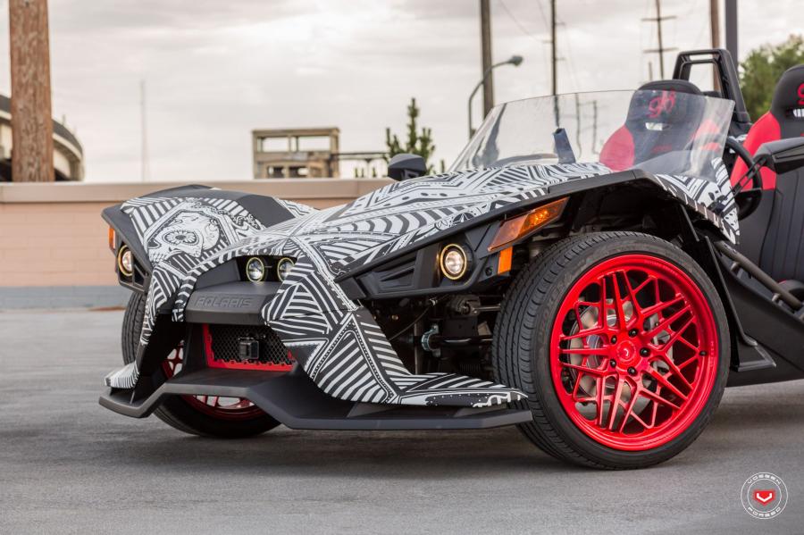 Детали экстерьера Polaris Slingshot on Vossen Wheels (ML-R3) 2017 года  (фото 16 из 24)